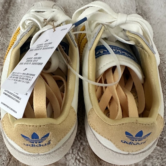 🆕✨Adidas Japan Sneakers in White and Gold Classics 💛✨🤩 - Picture 2 of 8